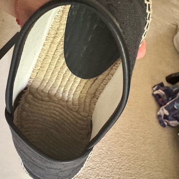 Gucci shoes size 8US, I just wore them out 3 times their on perfect condition - Picture 9 of 14